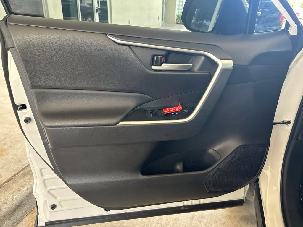 Used 2025 Toyota RAV4 XLE FWD image 35