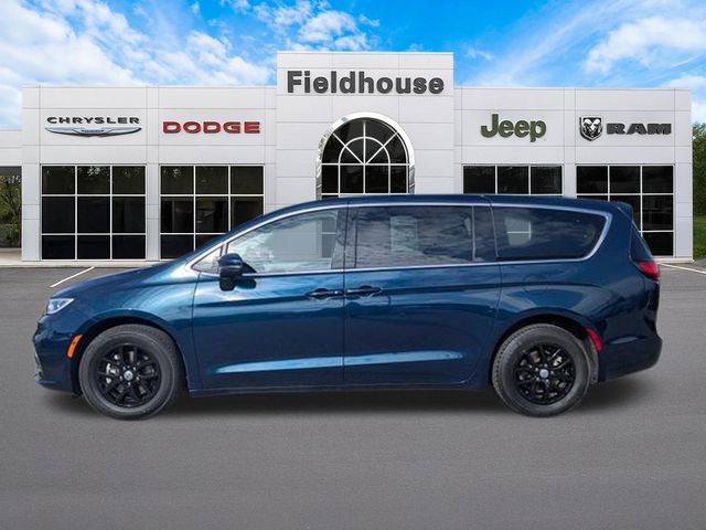 Used 2023 Chrysler Pacifica Touring-L image 16