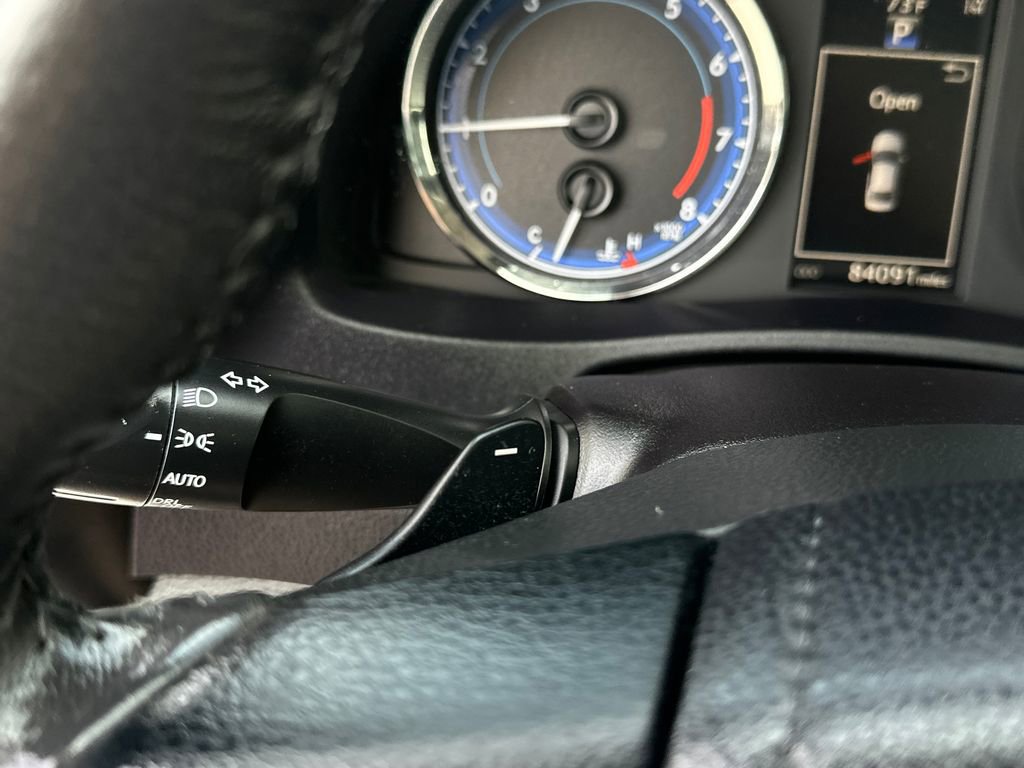 Used 2018 Toyota Corolla SE image 23