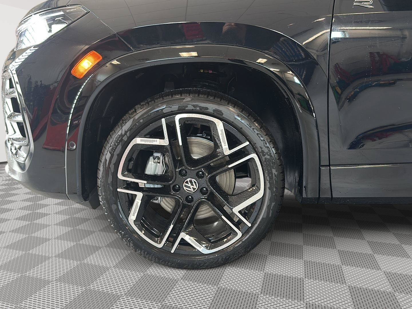 New 2026 Volkswagen Tiguan SEL R-Line AWD/4WD image 9