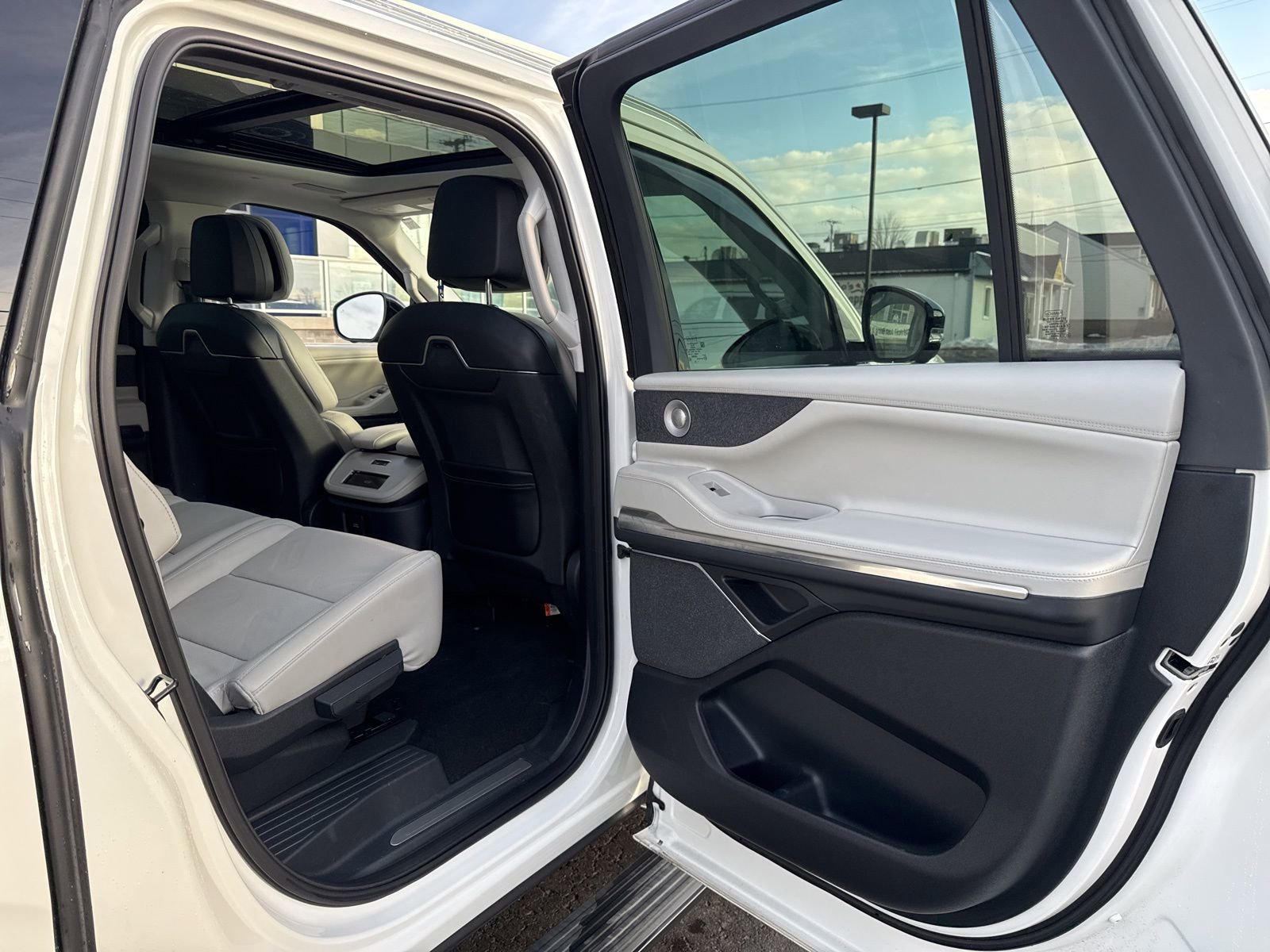 Used 2025 Lincoln Navigator L Reserve image 58