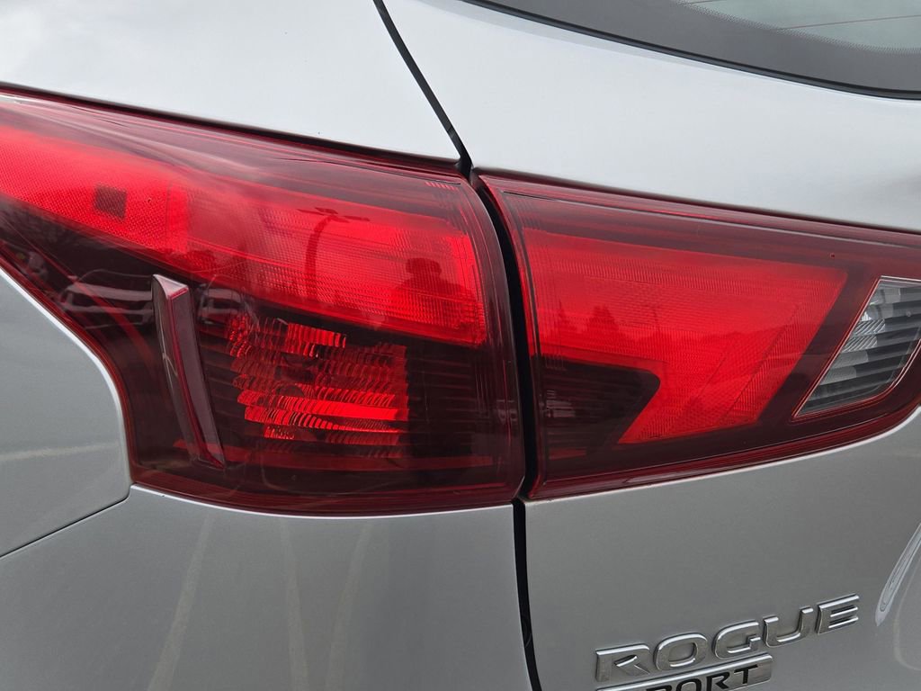 Used 2019 Nissan Rogue Sport SV w/ Technology Package image 13