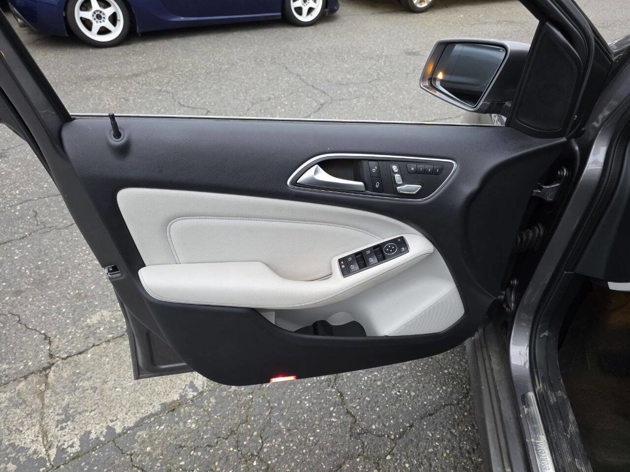 Used 2017 Mercedes-Benz B 250e B 250e 4dr Hatchback image 17