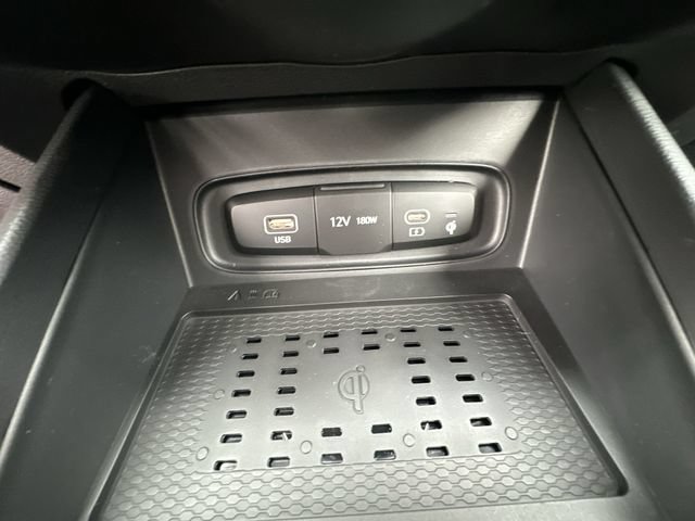 New 2026 Hyundai Venue SEL FWD image 28
