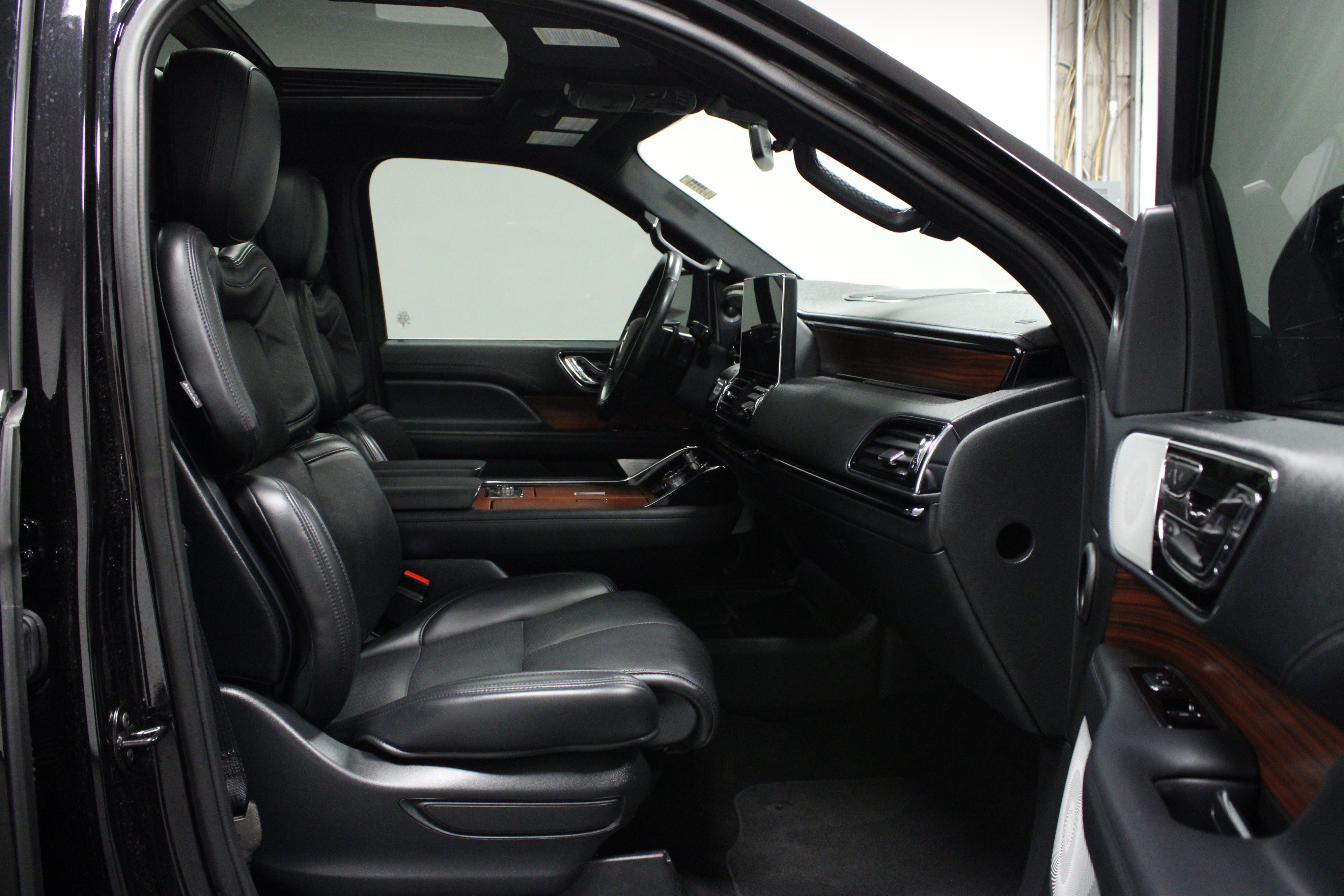 Used 2024 Lincoln Navigator L Reserve AWD/4WD image 18
