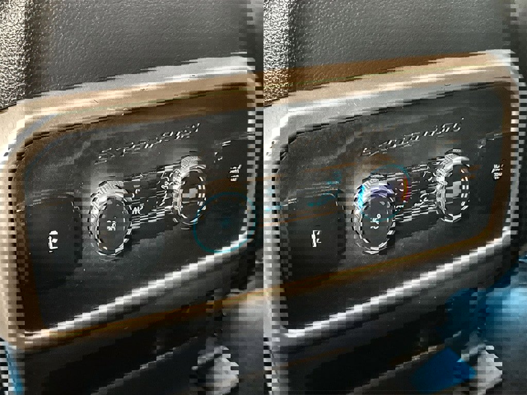 Used 2024 Ford Expedition Max XLT image 28