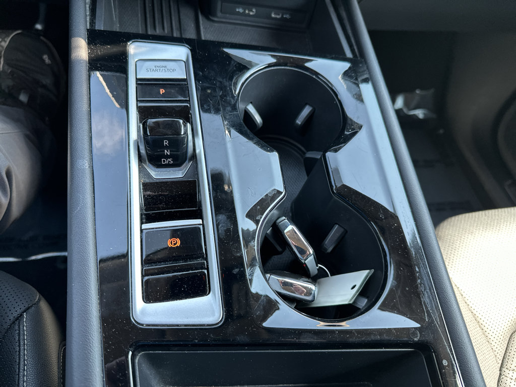 Used 2025 Volkswagen Atlas SE AWD/4WD image 18