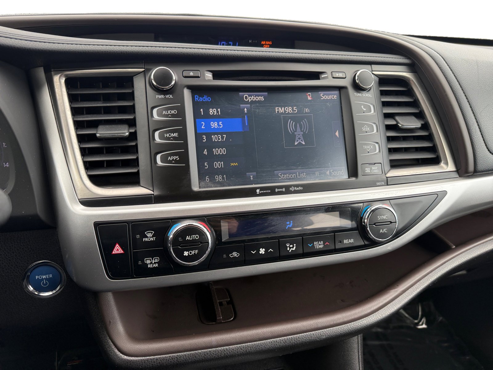 Used 2018 Toyota Highlander XLE image 12