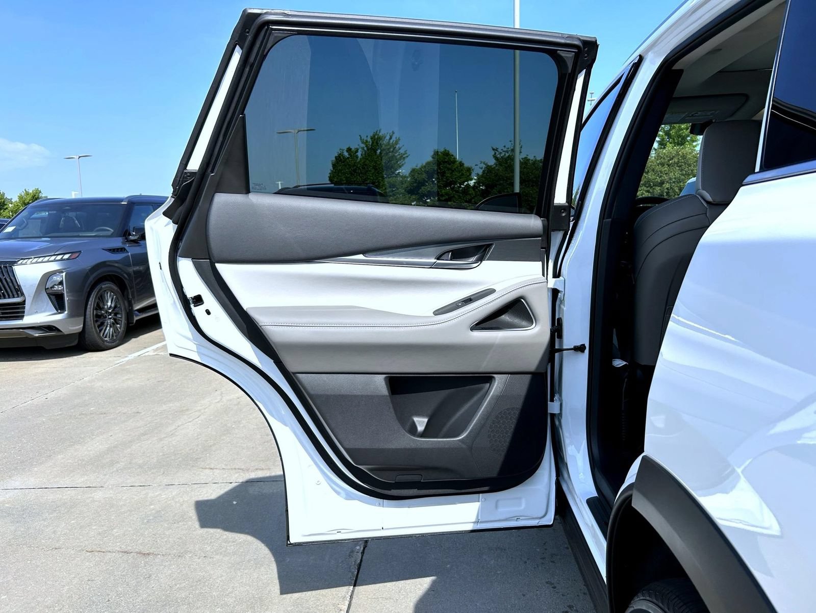 New 2027 INFINITI QX60 Luxe w/ Cargo Package AWD/4WD image 22