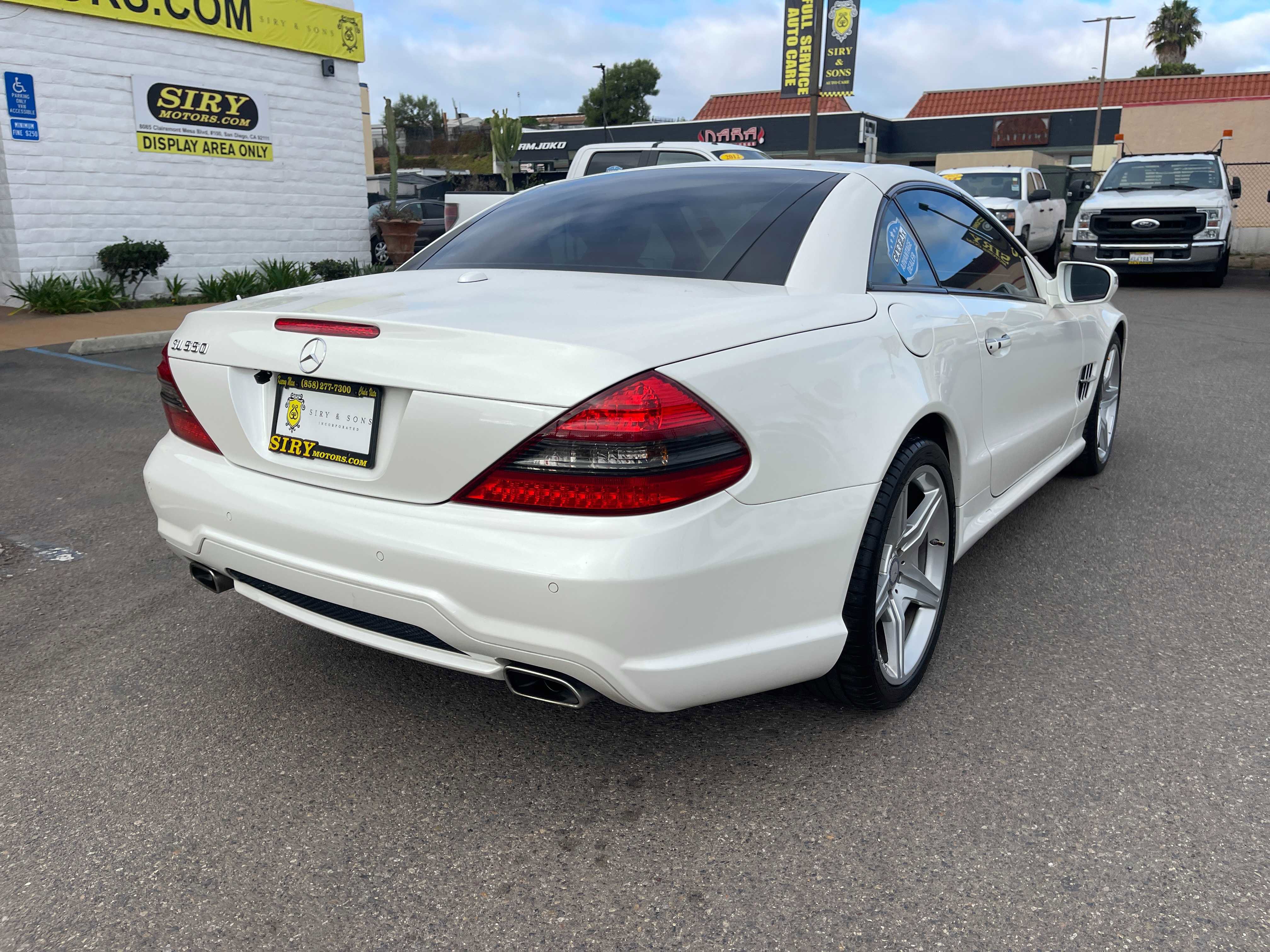 Used 2011 Mercedes-Benz SL 550 image 3