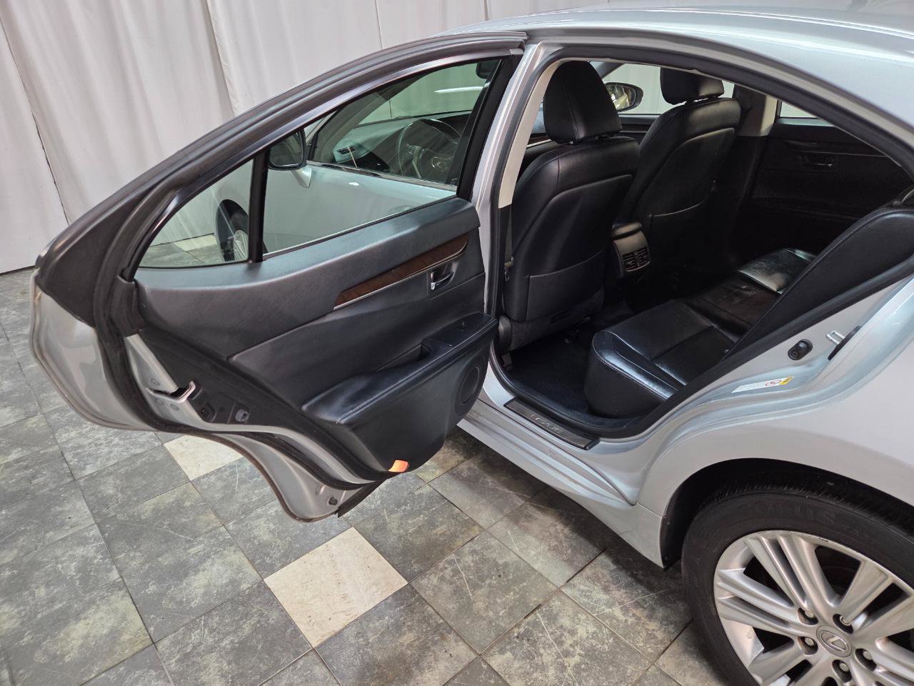 Used 2013 Lexus ES 350 Sedan w/ Luxury Pkg image 11