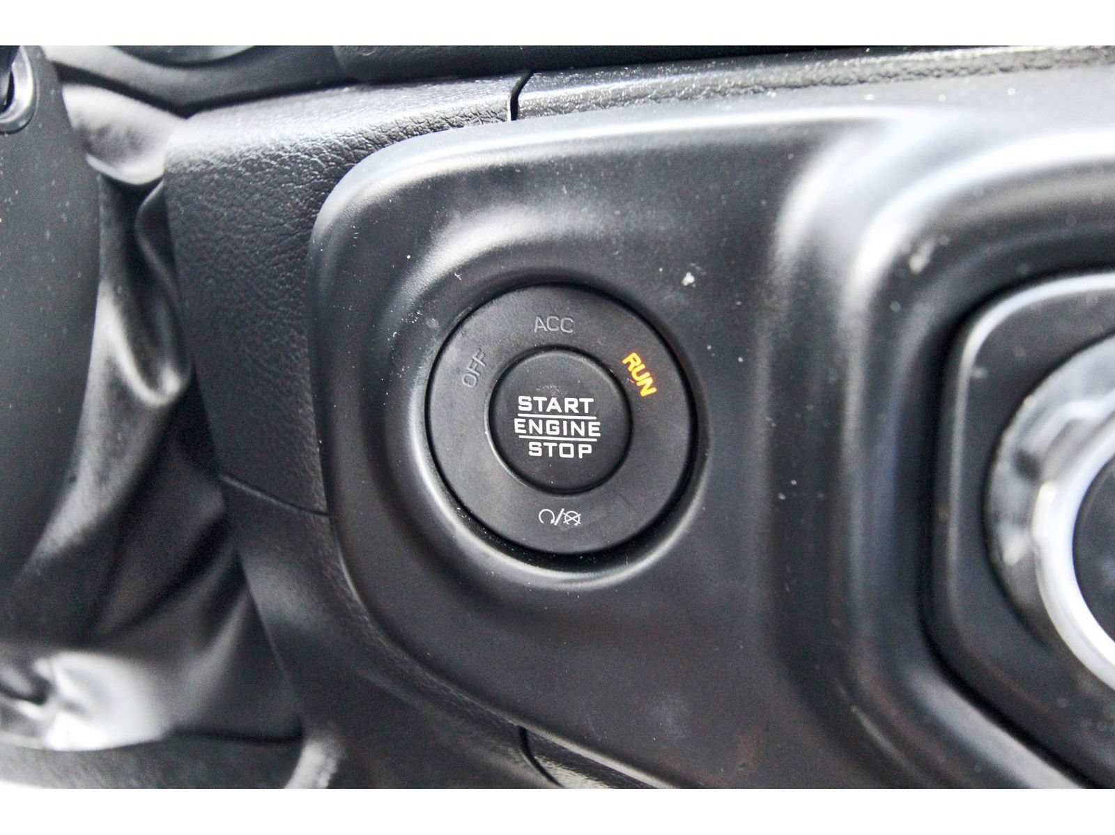 Used 2023 Jeep Wrangler Unlimited Sahara AWD/4WD image 19