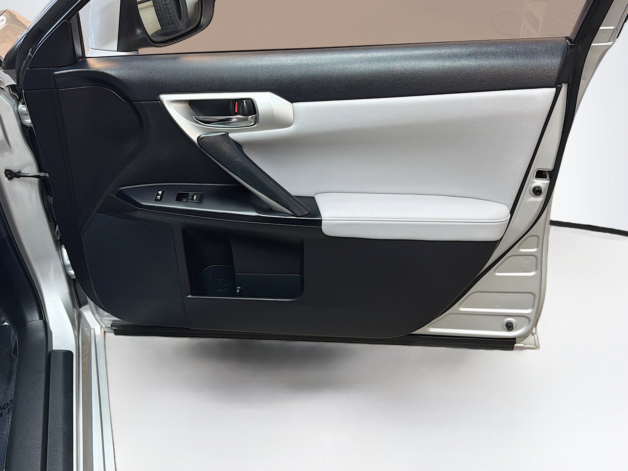 Used 2012 Lexus CT 200h Premium w/ Leather Pkg image 32