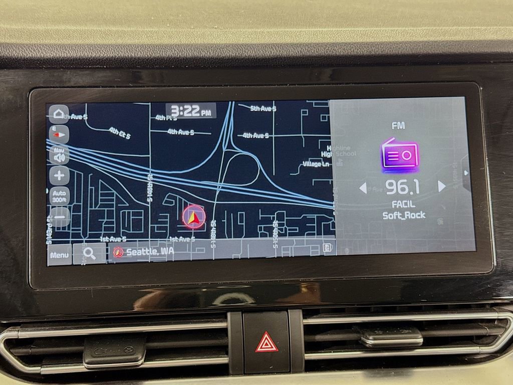 Used 2022 Kia Niro EX image 36