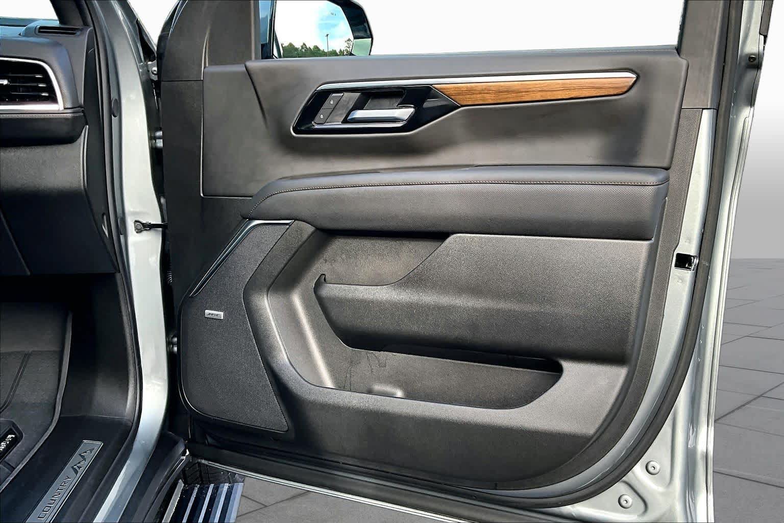 Used 2026 Chevrolet Tahoe High Country AWD/4WD image 23