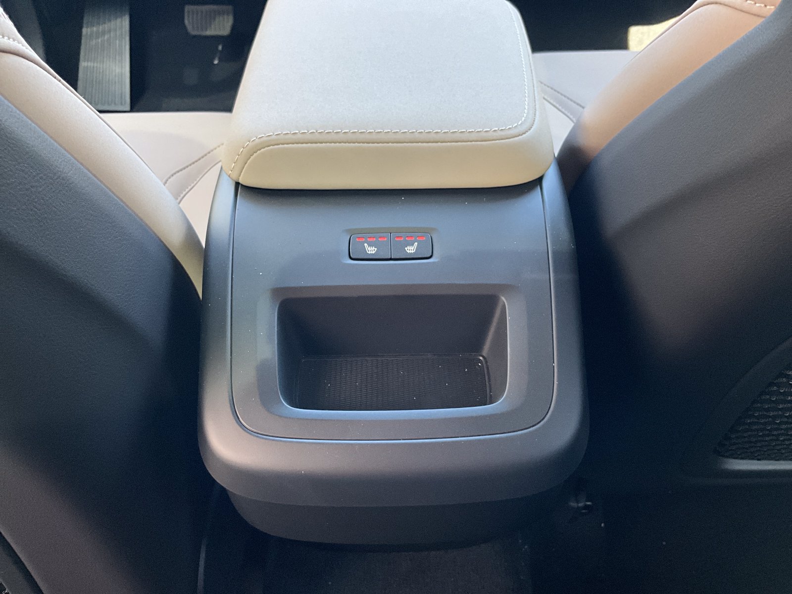 New 2026 Volvo XC60 B5 Plus w/ Climate Package AWD/4WD image 30
