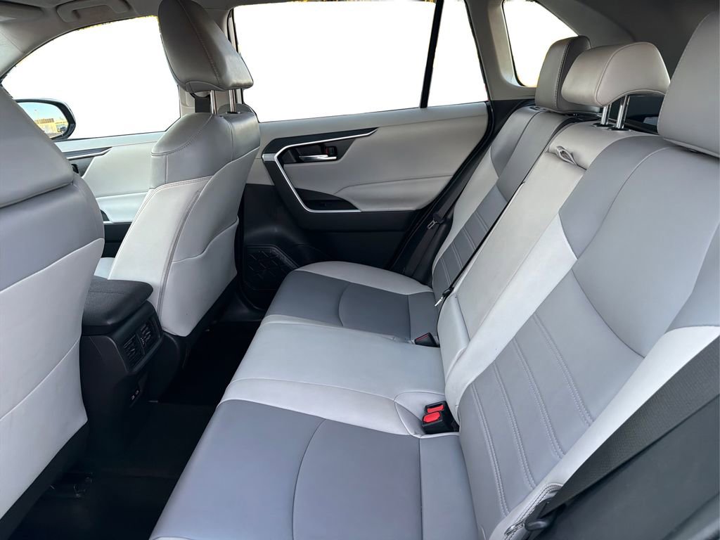 Used 2023 Toyota RAV4 XLE Premium image 11