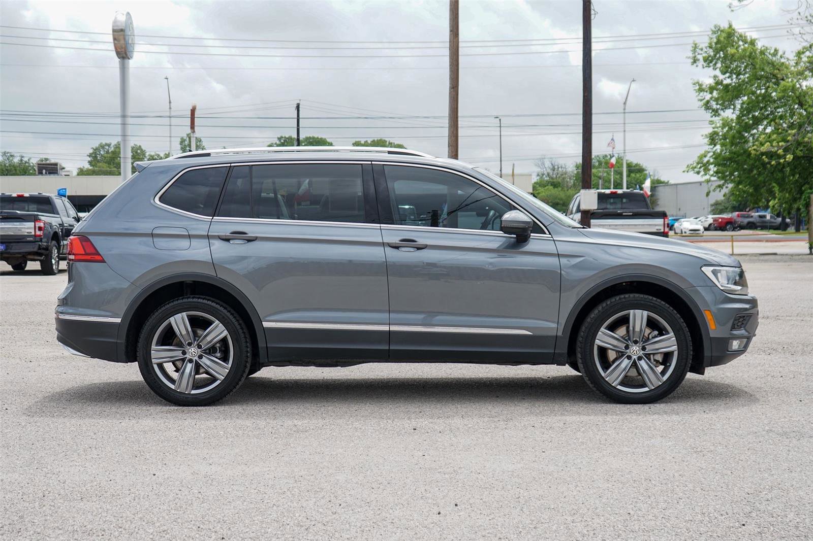 Used 2021 Volkswagen Tiguan SEL image 4