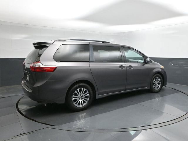 Used 2018 Toyota Sienna XLE FWD image 11