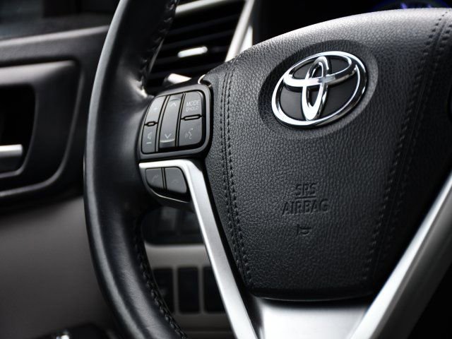 Used 2019 Toyota Highlander XLE FWD image 22