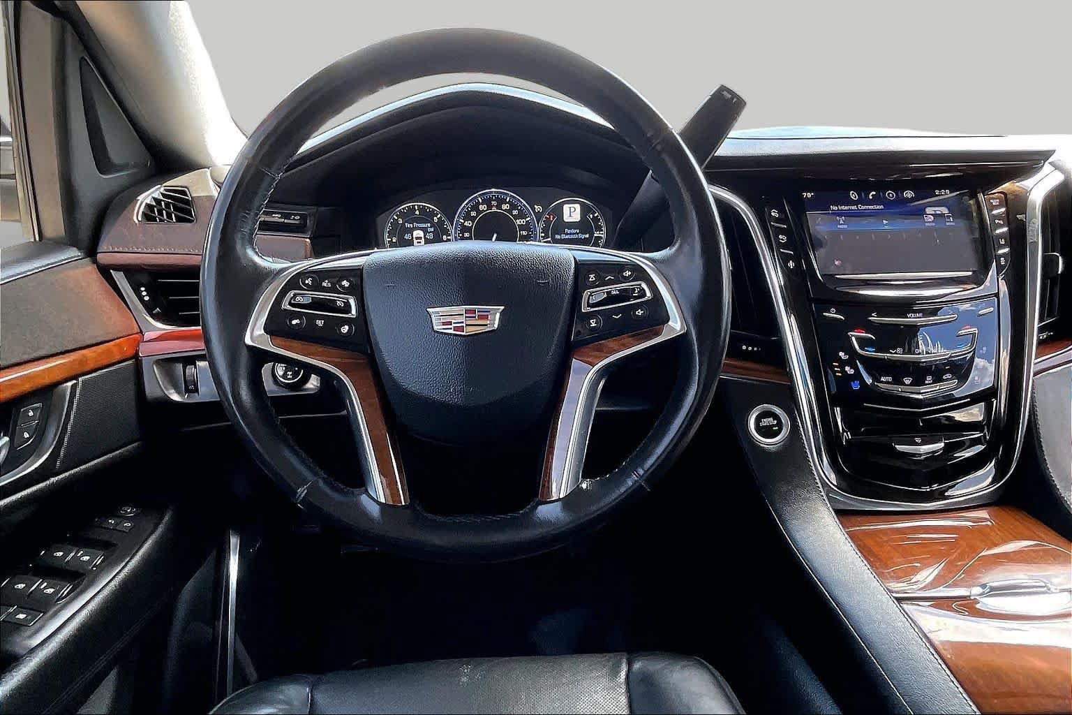 Used 2015 Cadillac Escalade ESV Luxury AWD/4WD image 6