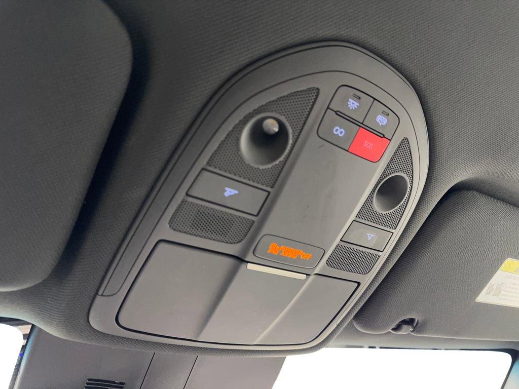 Used 2025 Genesis G70 2.5T image 71