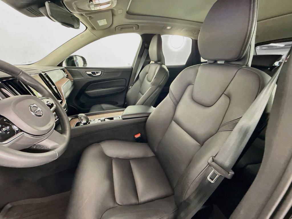 Used 2024 Volvo XC60 B5 Plus w/ Protection Package Premier AWD/4WD image 5