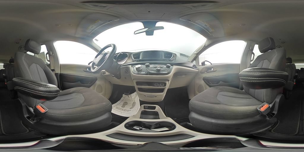 Used 2022 Chrysler Voyager LX FWD image 13