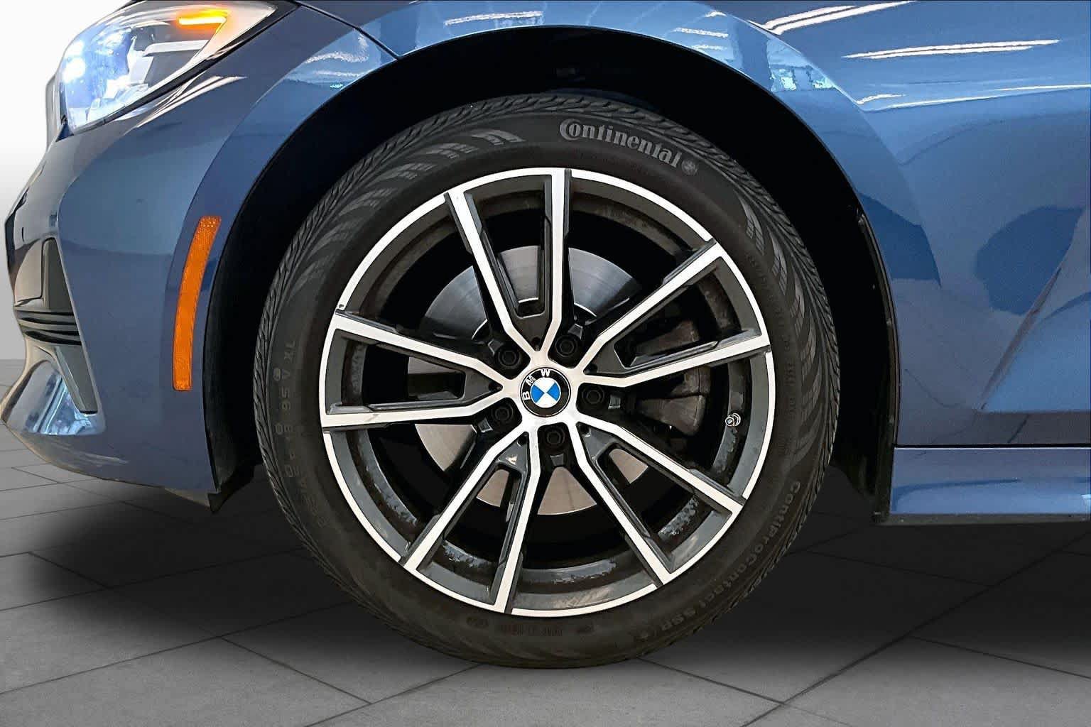 Used 2022 BMW 330i Sedan w/ Premium Package 2 RWD image 9