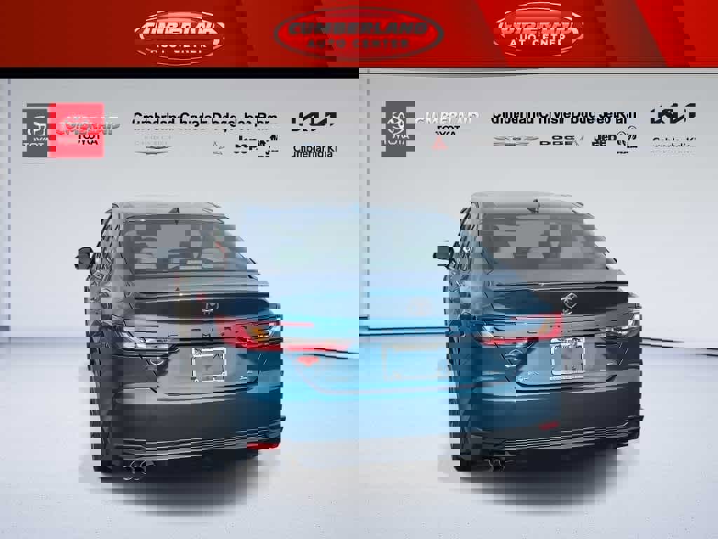 Used 2025 Toyota Camry SE image 7