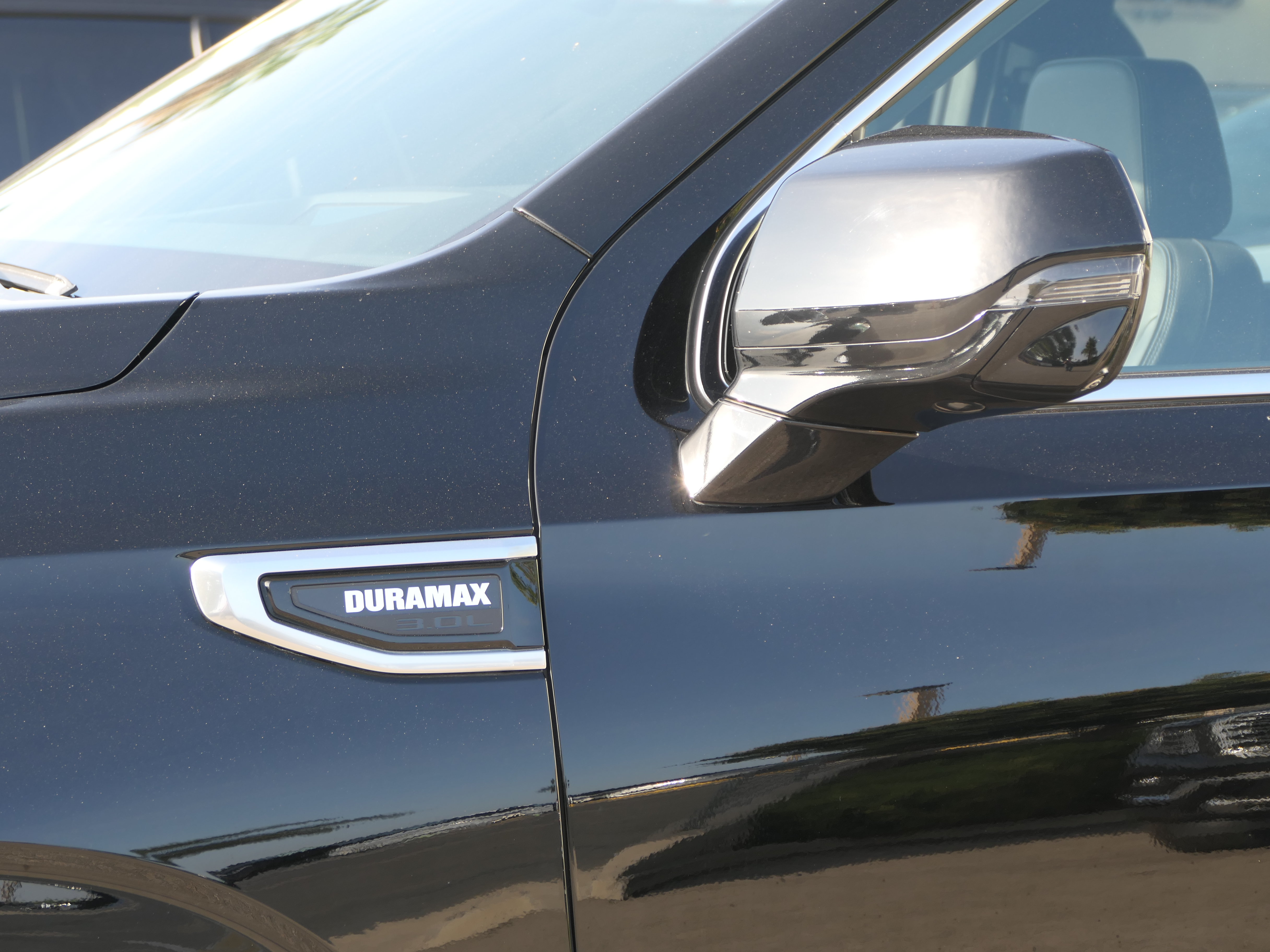 Used 2023 GMC Yukon Denali RWD image 10