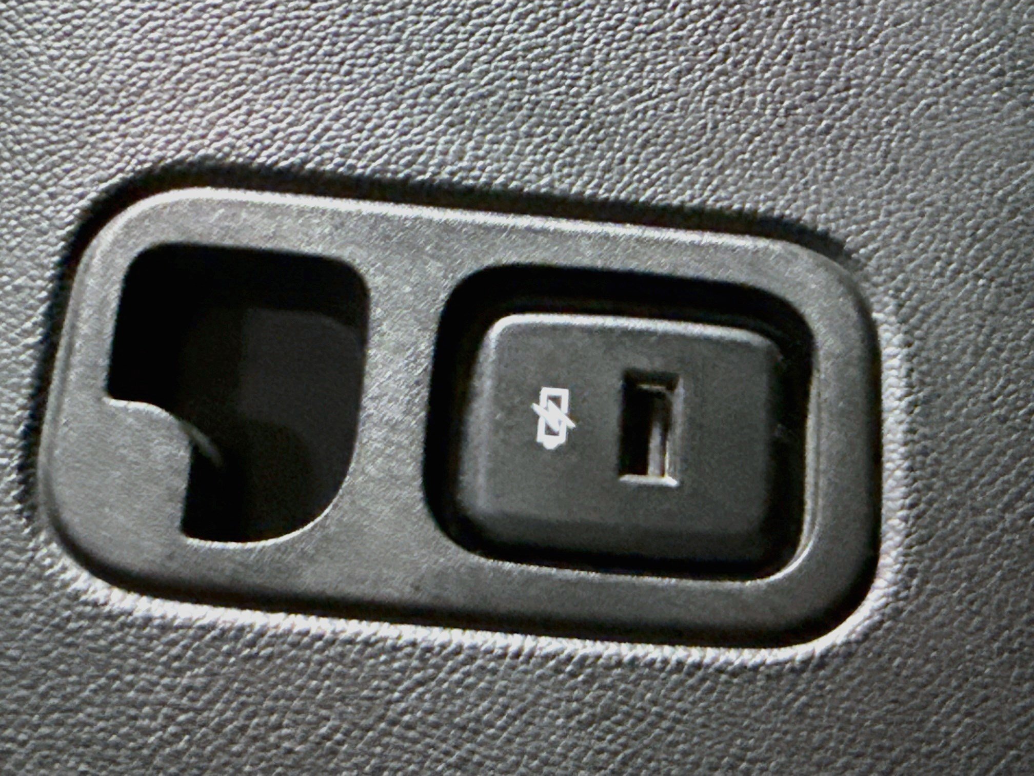 Used 2021 Chevrolet Traverse LS FWD image 44