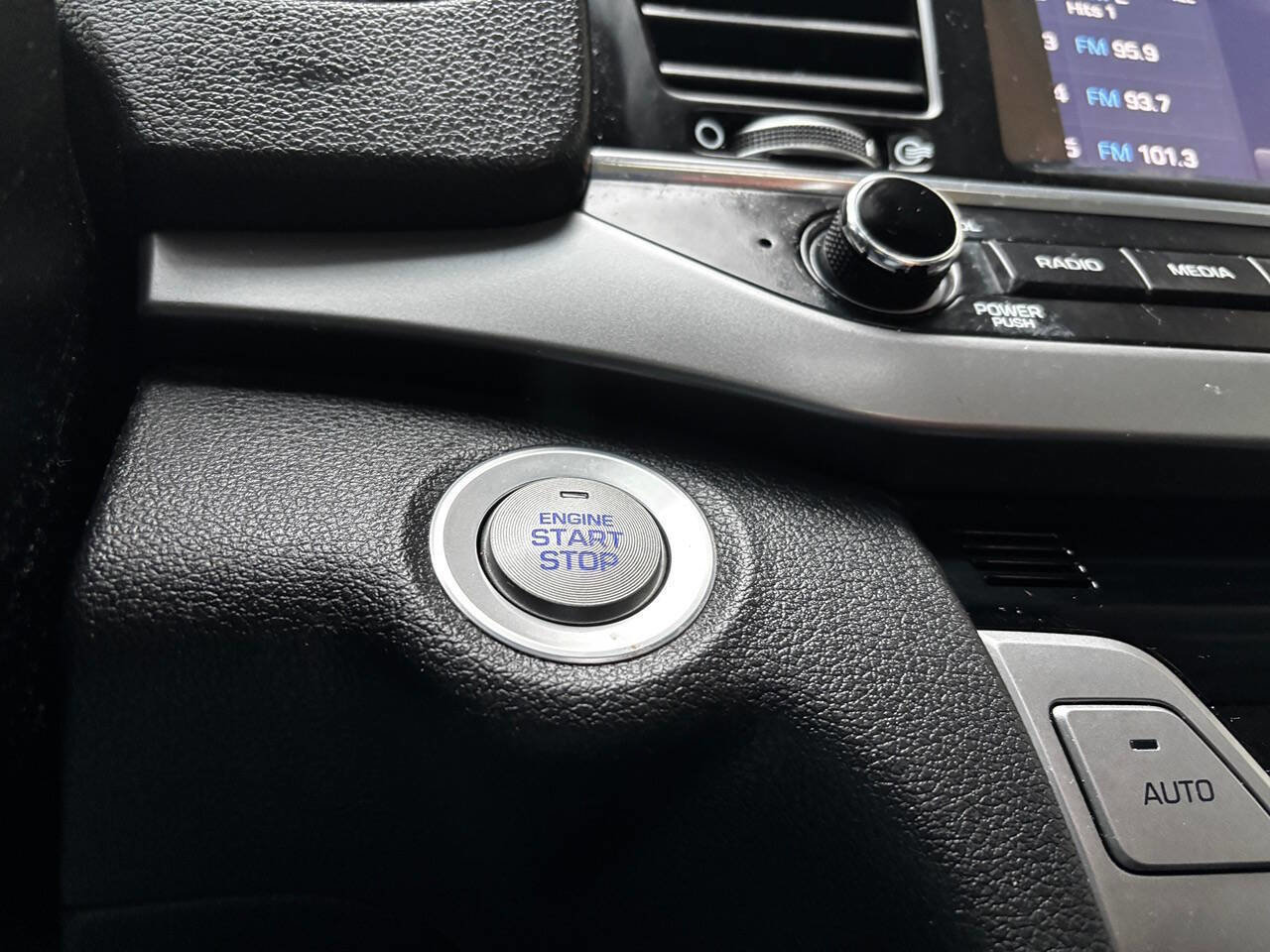 Used 2017 Hyundai Elantra Value Edition image 26