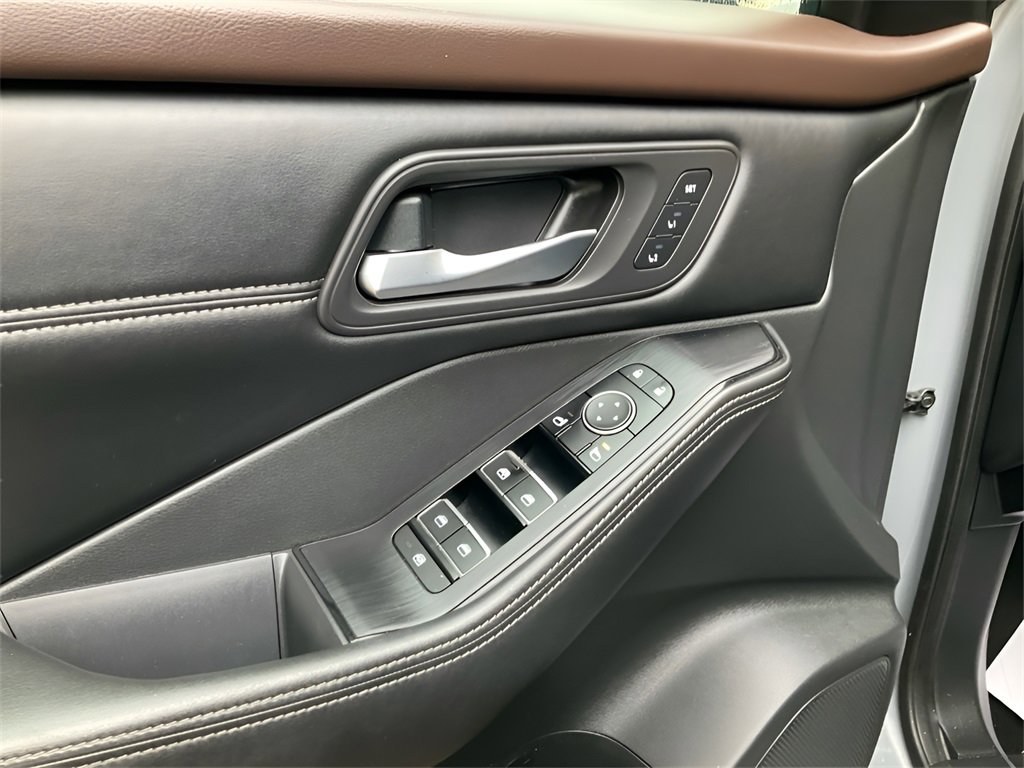 Used 2022 Nissan Rogue SL w/ SL Premium Package image 18