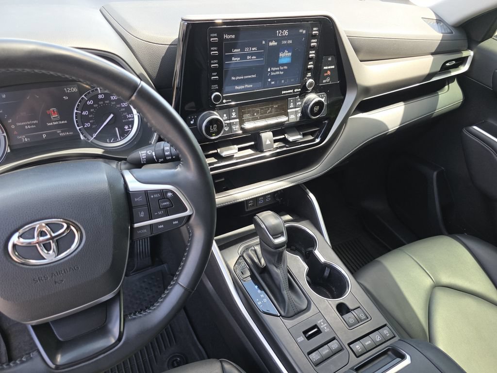 Used 2022 Toyota Highlander XLE AWD/4WD image 23