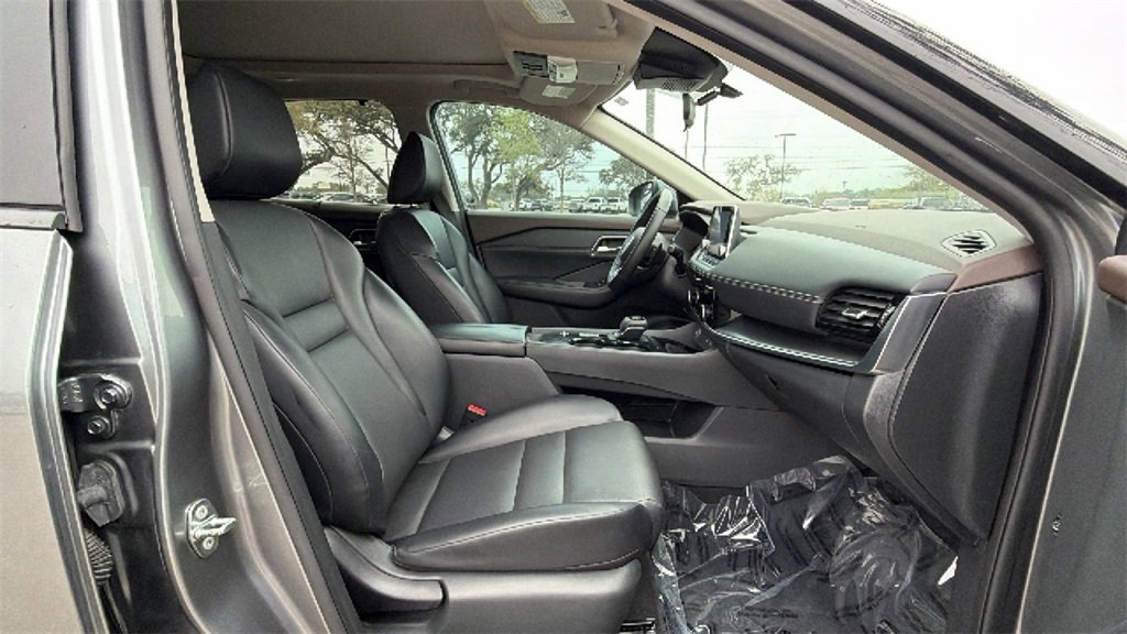 Used 2021 Nissan Rogue SV w/ Premium Package image 40