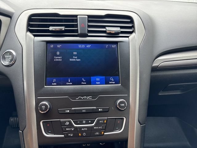 Used 2020 Ford Fusion SE FWD image 15