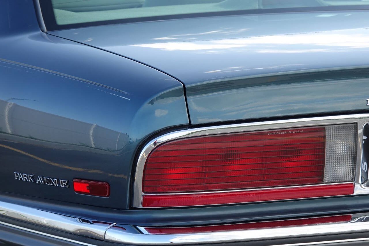 Used 1993 Buick Park Avenue Ultra FWD image 52