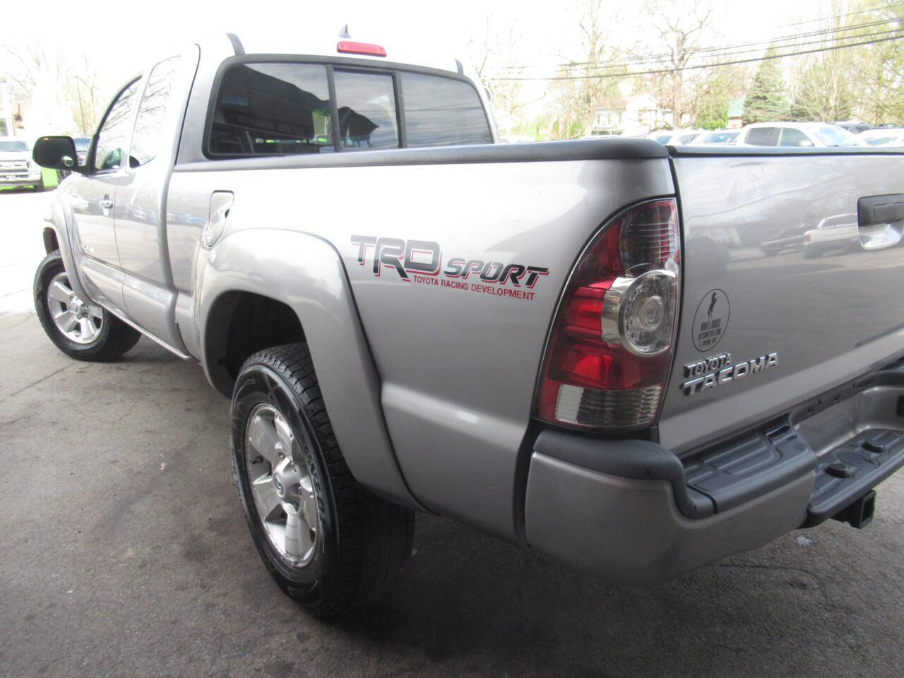 Used 2015 Toyota Tacoma 4x4 Access Cab V6 w/ TRD Sport Package image 13