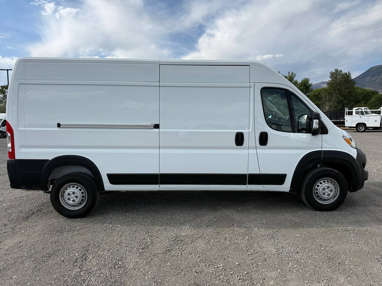 Used 2025 RAM ProMaster 2500 w/ Convenience Group FWD image 2