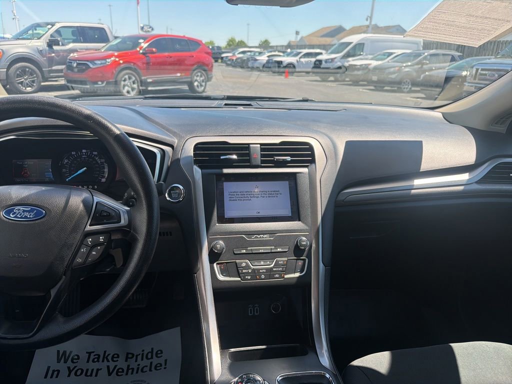 Used 2019 Ford Fusion SE FWD image 16