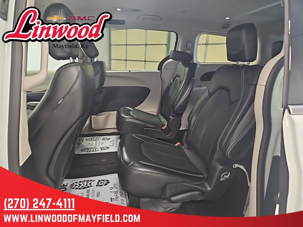 Used 2024 Chrysler Pacifica Touring-L image 11