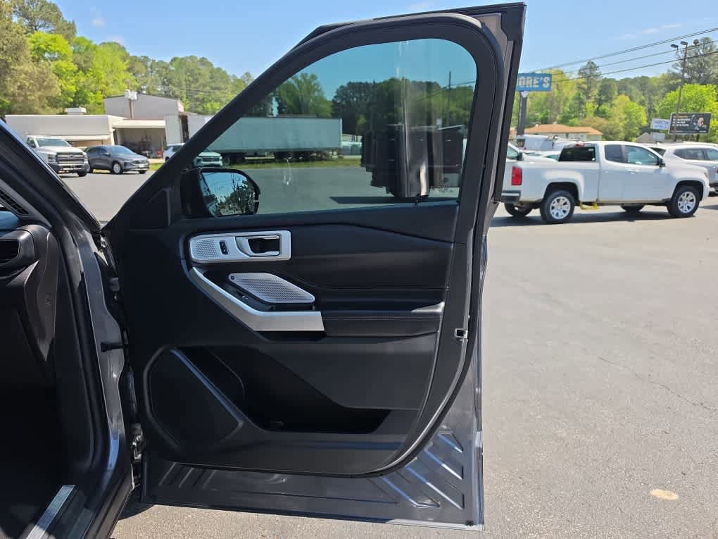 Used 2024 Ford Explorer Limited w/ Limited Technology Package AWD/4WD image 24