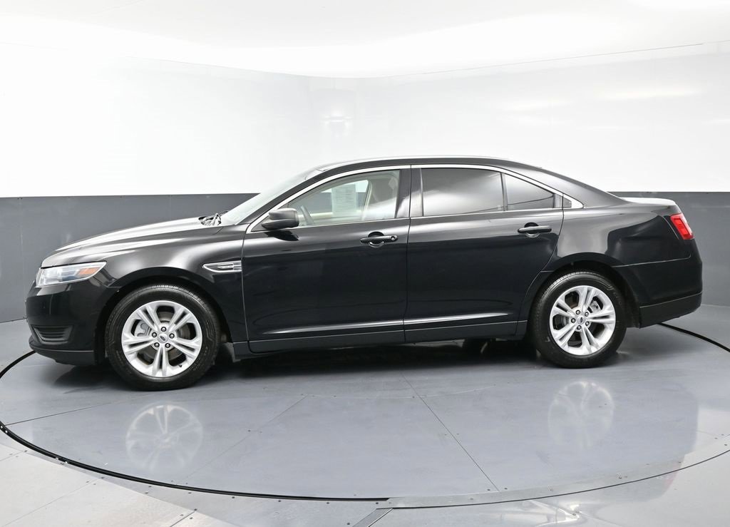 Used 2016 Ford Taurus SE image 6