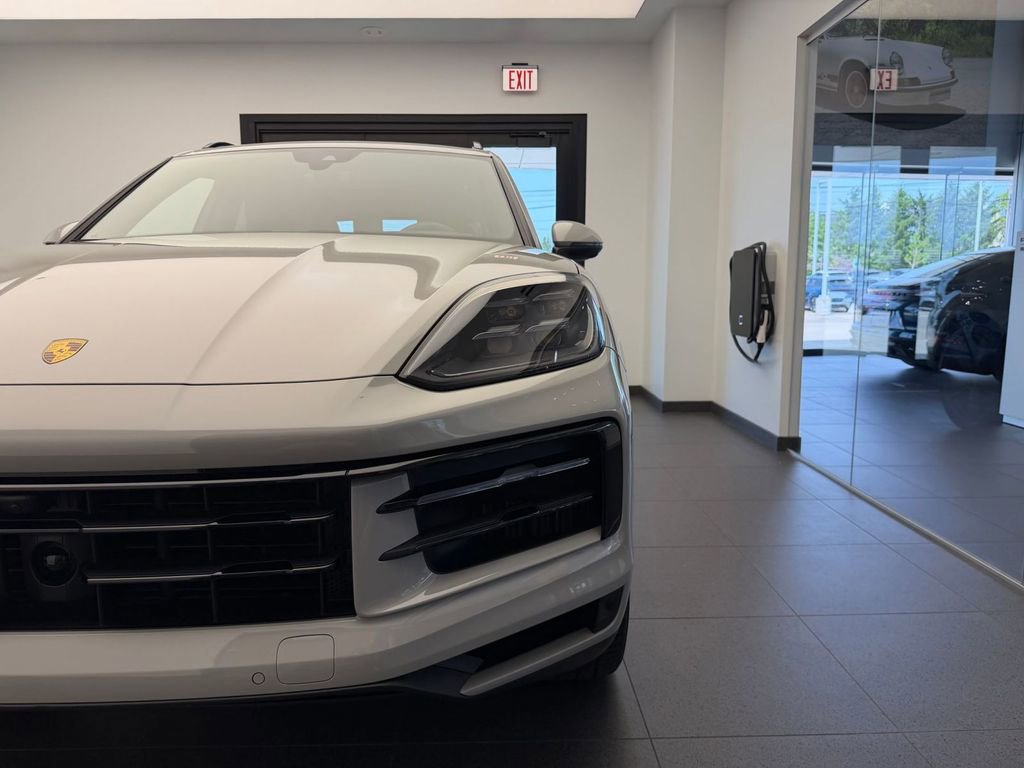 Certified 2024 Porsche Cayenne S AWD/4WD image 23