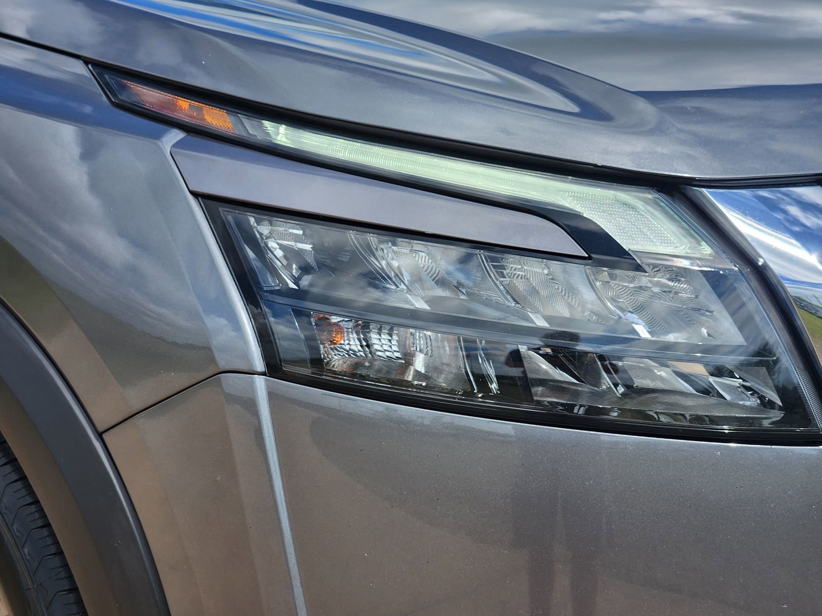 Used 2023 Nissan Pathfinder SV FWD image 11