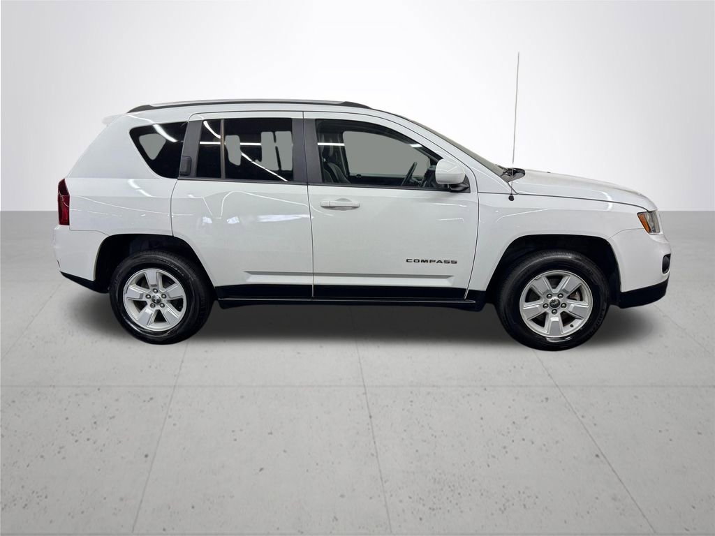 Used 2017 Jeep Compass Latitude FWD image 8