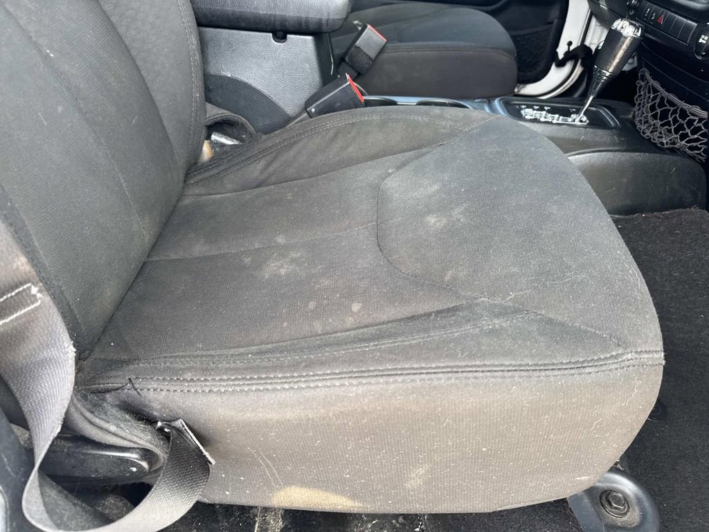 Used 2018 Jeep Wrangler Unlimited Sport S image 13