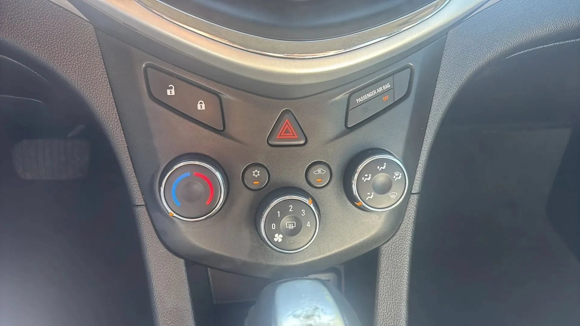Used 2020 Chevrolet Sonic LT FWD image 28