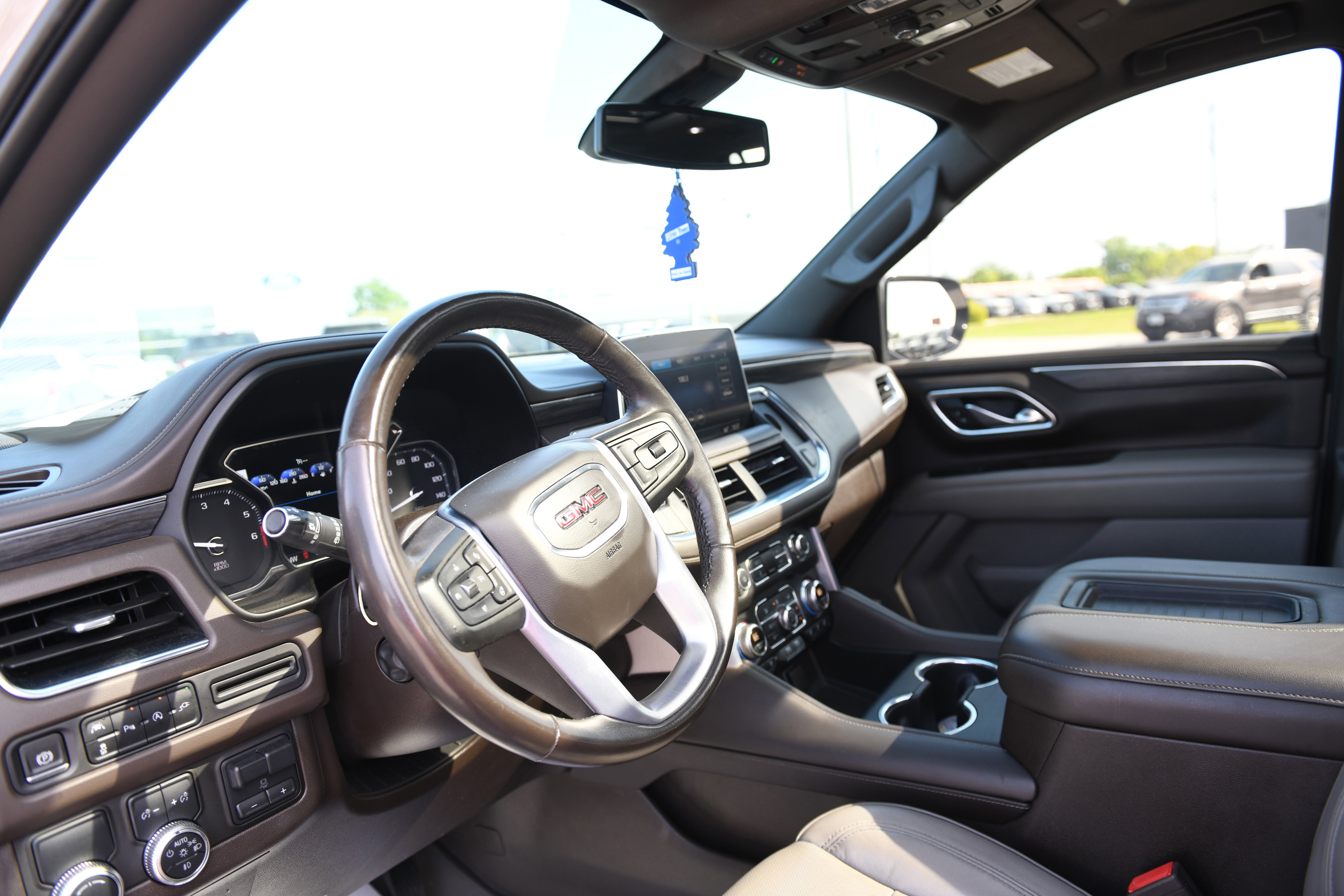 Used 2021 GMC Yukon SLT w/ SLT Luxury Plus Package image 18